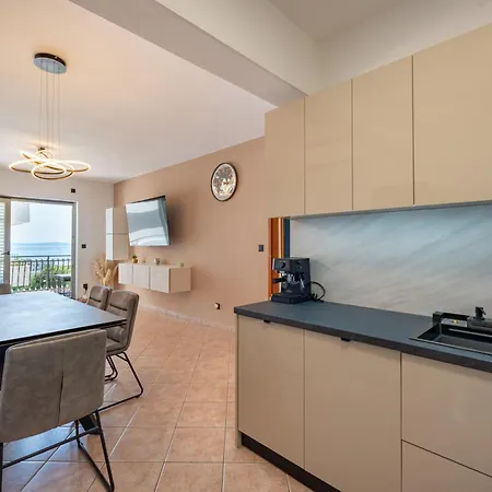 Rina With Heated Jacuzzi Appartement Split